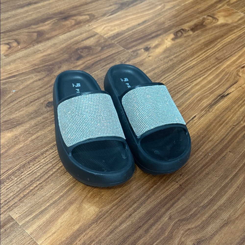 Cushion Comfy Black and Rhinestone Slides - Picture 5 of 6
